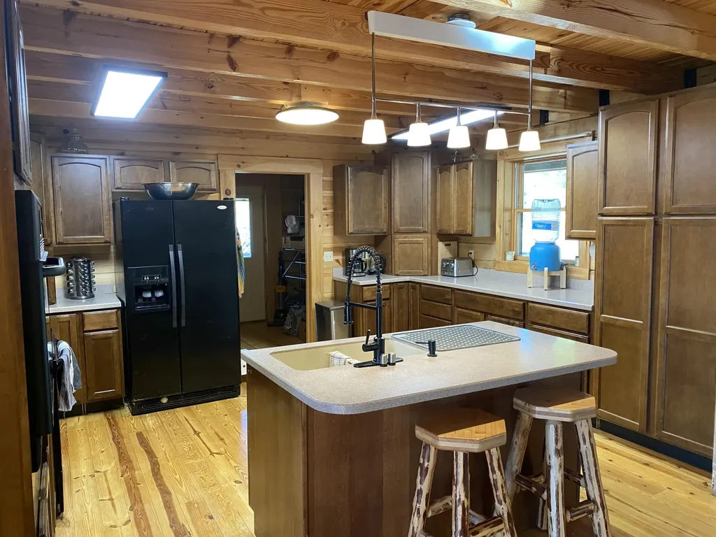 431 Harold Luke Road Campton KY 41301