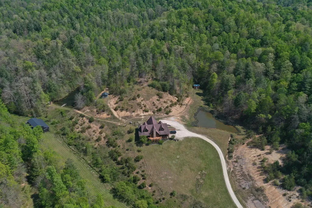 431 Harold Luke Road Campton KY 41301