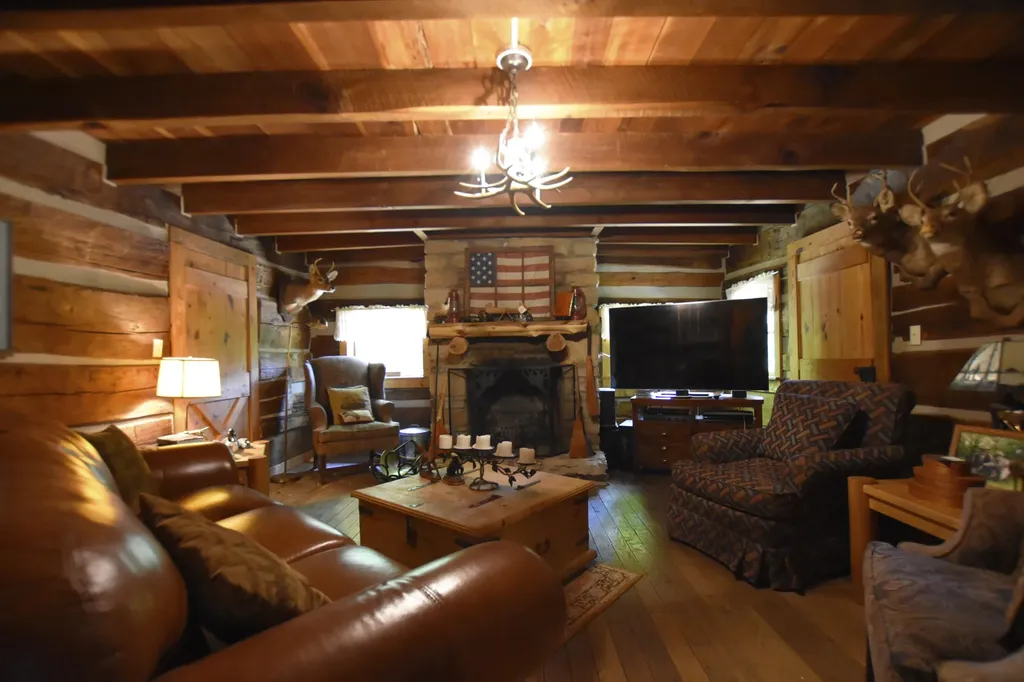 692 Little Doe Creek Road Irvine KY 40336