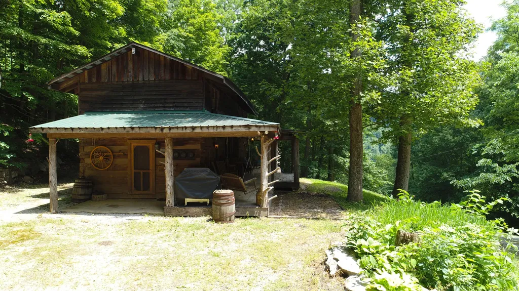 692 Little Doe Creek Road Irvine KY 40336