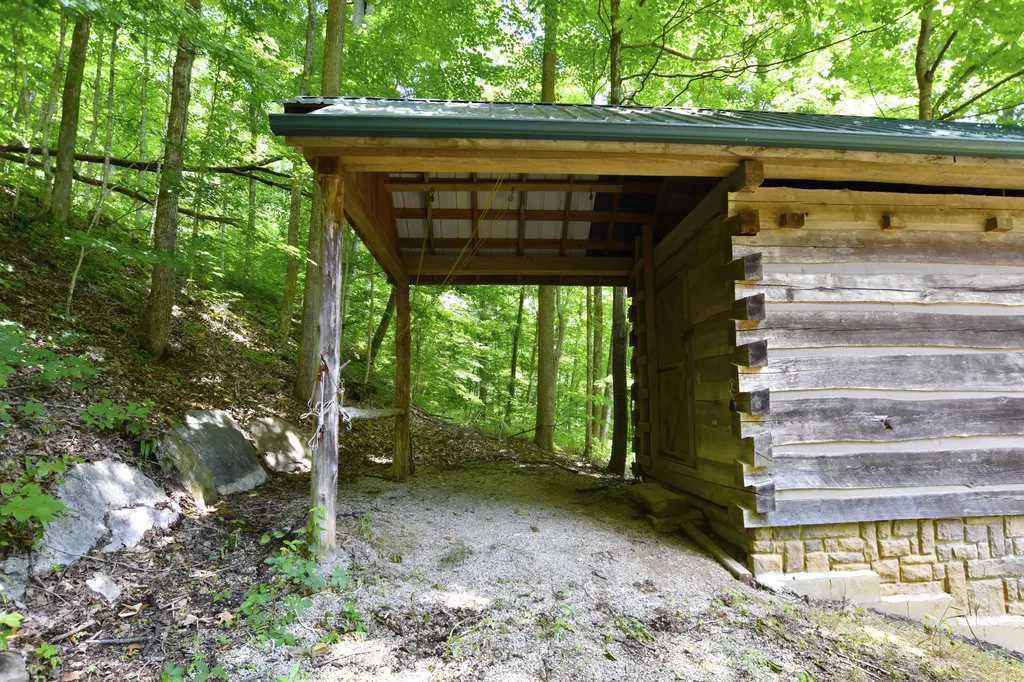 692 Little Doe Creek Road Irvine KY 40336