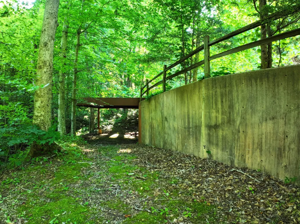 692 Little Doe Creek Road Irvine KY 40336