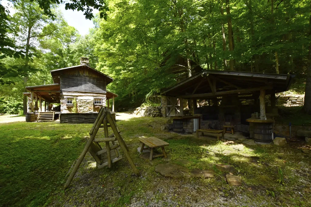 692 Little Doe Creek Road Irvine KY 40336