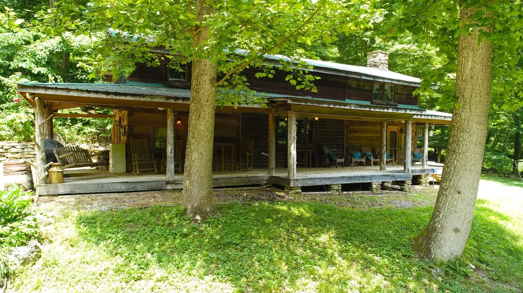 692 Little Doe Creek Road Irvine KY 40336