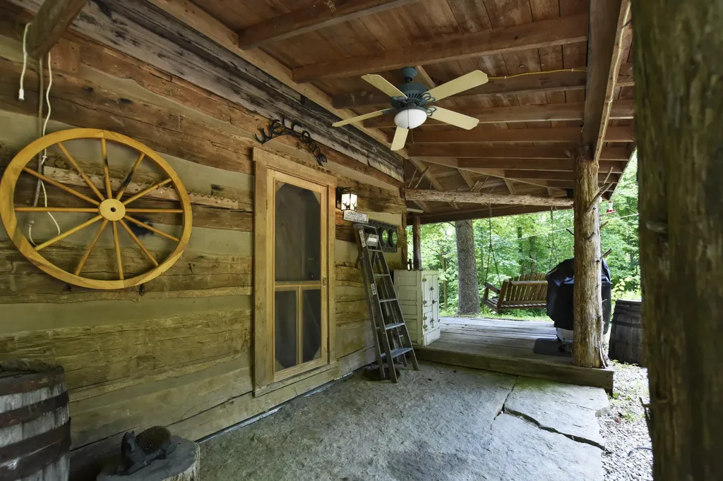 692 Little Doe Creek Road Irvine KY 40336