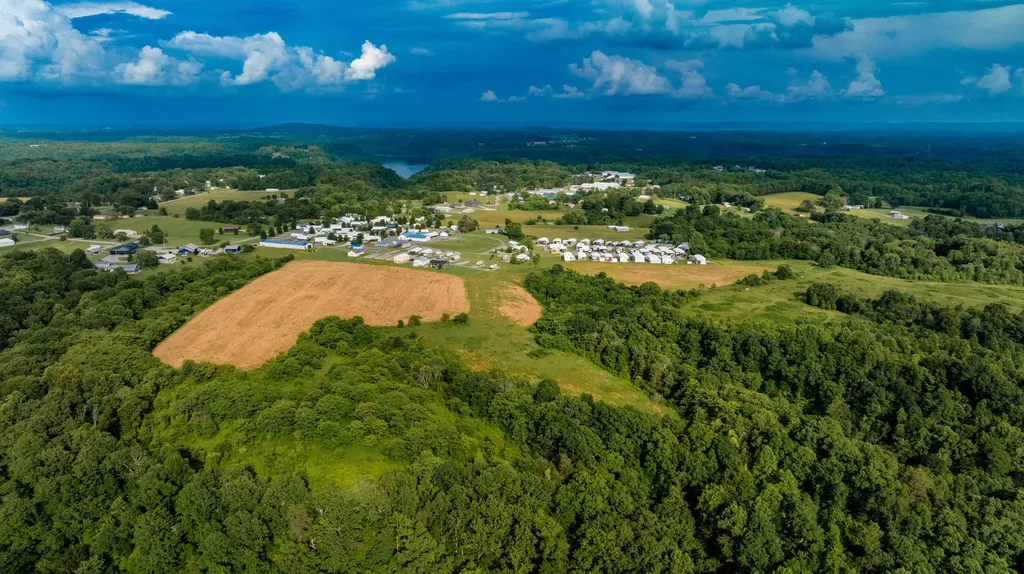 00 J Tucker Lane Russell Springs KY 42642