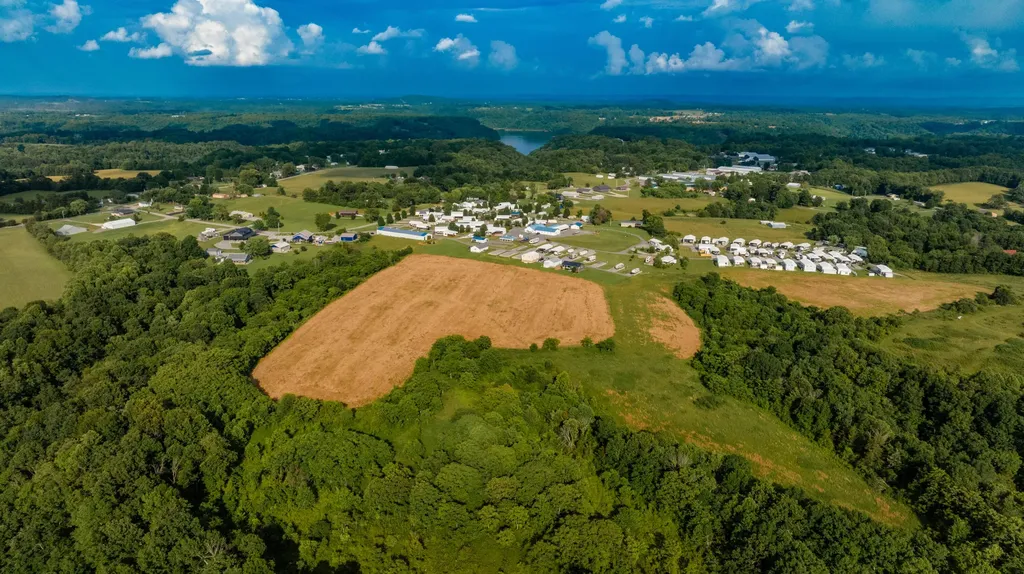 00 J Tucker Lane Russell Springs KY 42642
