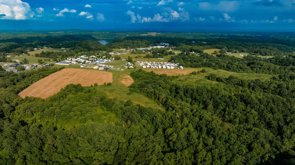00 J Tucker Lane Russell Springs KY 42642