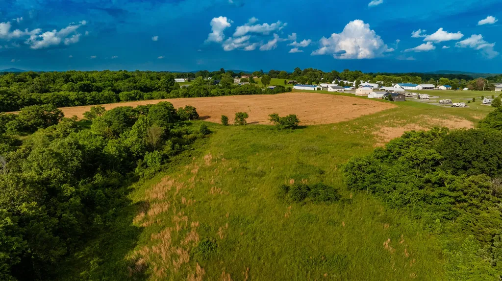 00 J Tucker Lane Russell Springs KY 42642