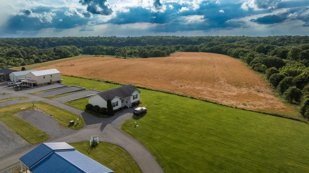 00 J Tucker Lane Russell Springs KY 42642