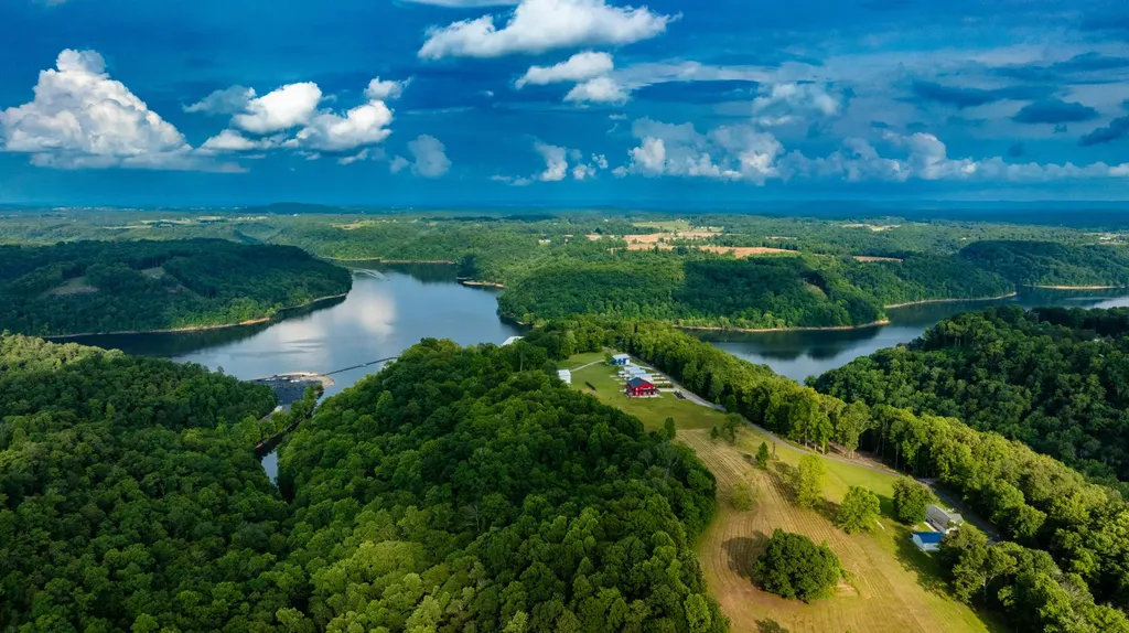 00 J Tucker Lane Russell Springs KY 42642