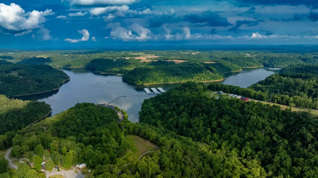 00 J Tucker Lane Russell Springs KY 42642