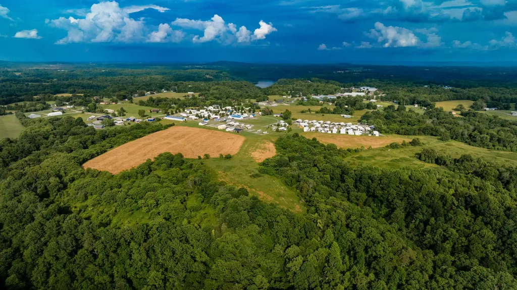 00 J Tucker Lane Russell Springs KY 42642
