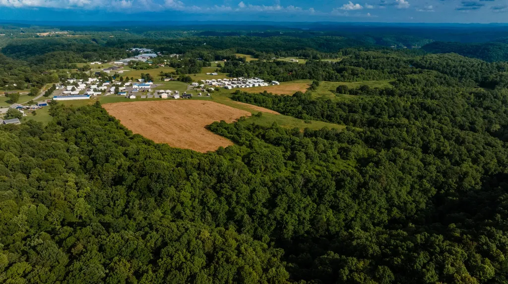00 J Tucker Lane Russell Springs KY 42642