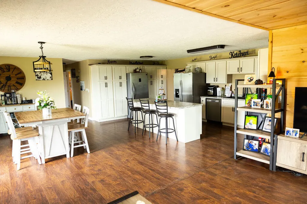 29 Left Fork Bear Track Road Beattyville KY 41311