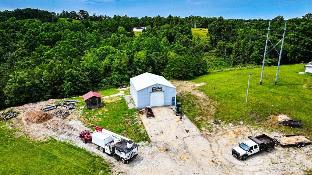 29 Left Fork Bear Track Road Beattyville KY 41311