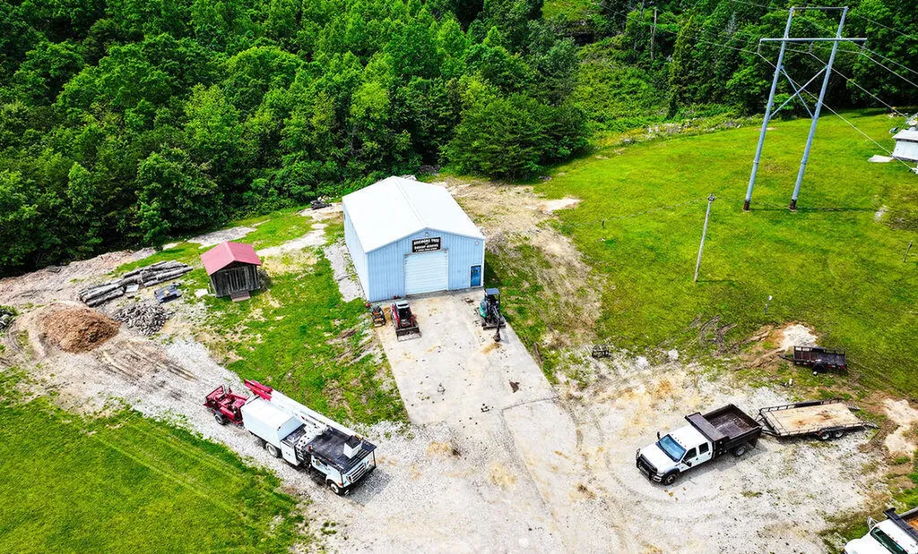 29 Left Fork Bear Track Road Beattyville KY 41311