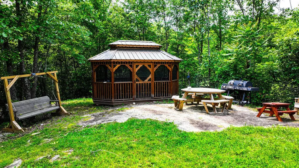29 Left Fork Bear Track Road Beattyville KY 41311