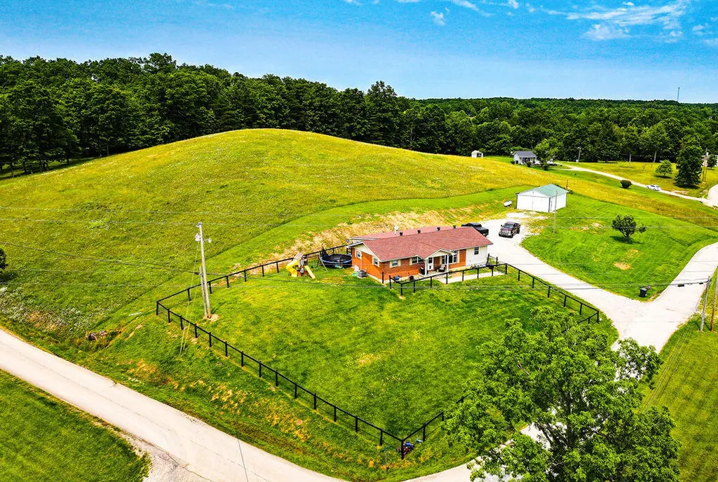 29 Left Fork Bear Track Road Beattyville KY 41311