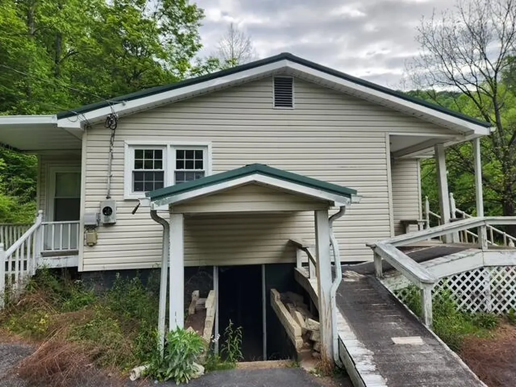 531 Smith Fork Road Phelps KY 41553