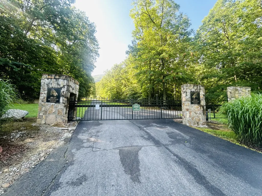 Lot 9 Brush Mountain Circle Middlesboro KY 40856