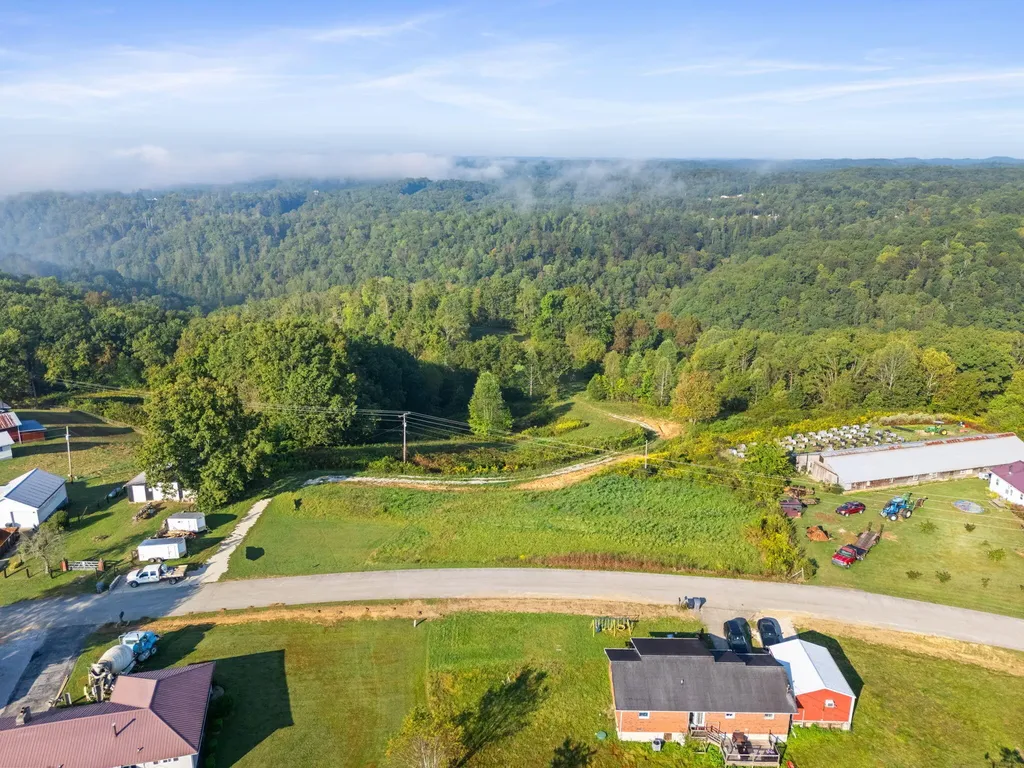 312 Poor Farm Road Beattyville KY 41311