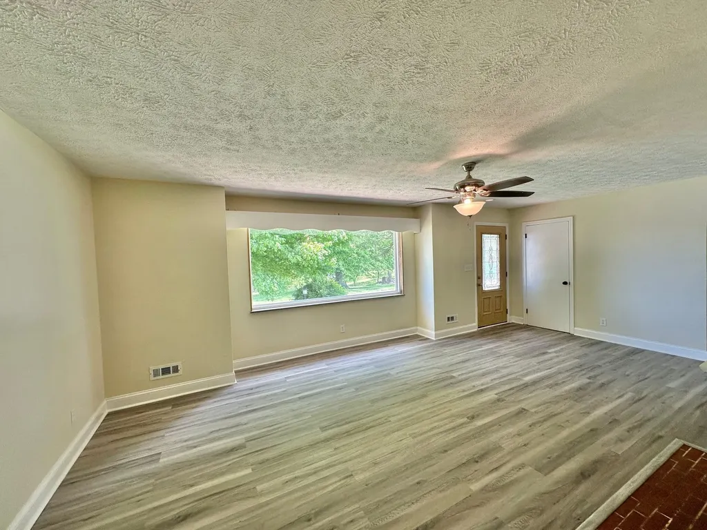 10 Kelly Avenue Williamstown KY 41097