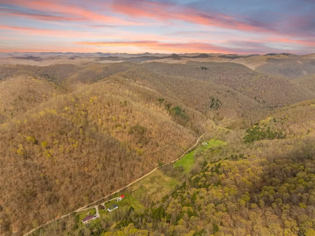 750 Gilbert's Creek Road Big Creek KY 40914