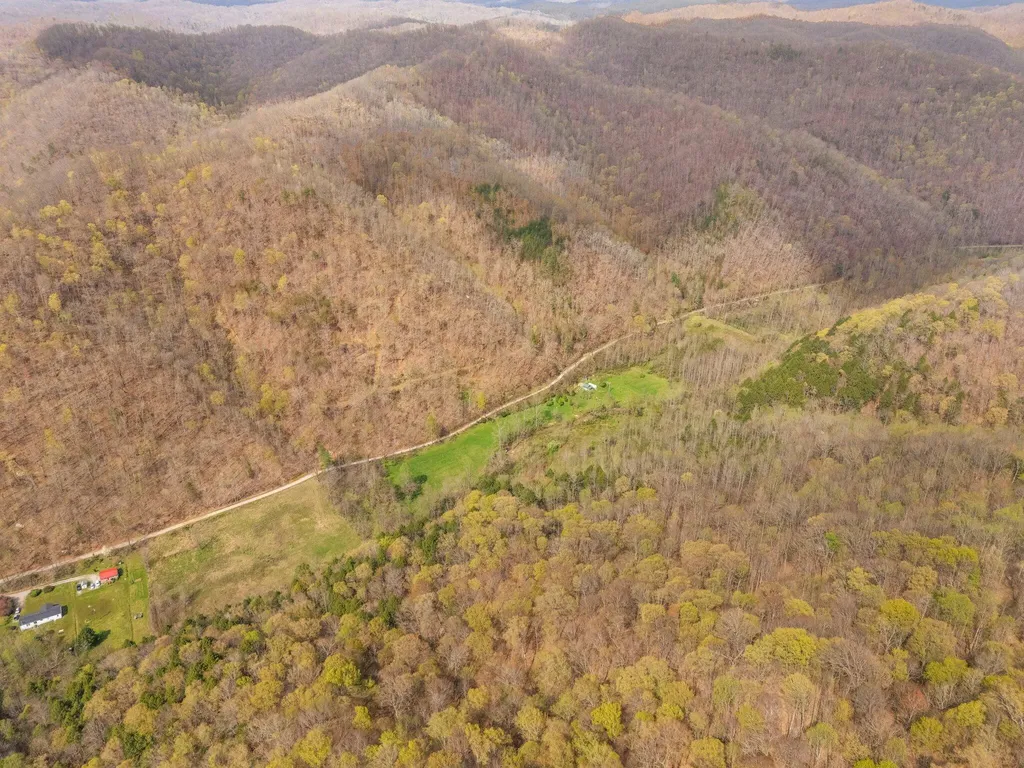 750 Gilbert's Creek Road Big Creek KY 40914