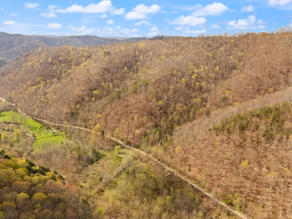 750 Gilbert's Creek Road Big Creek KY 40914