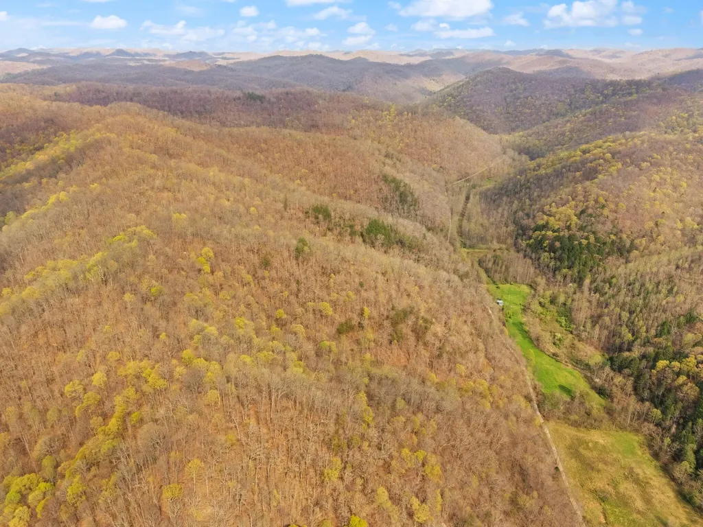 750 Gilbert's Creek Road Big Creek KY 40914