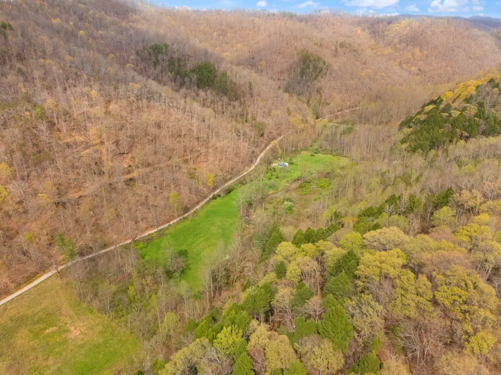 750 Gilbert's Creek Road Big Creek KY 40914
