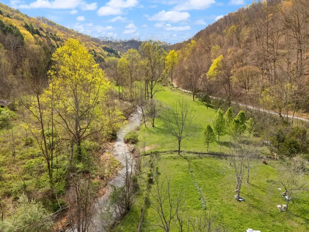 750 Gilbert's Creek Road Big Creek KY 40914