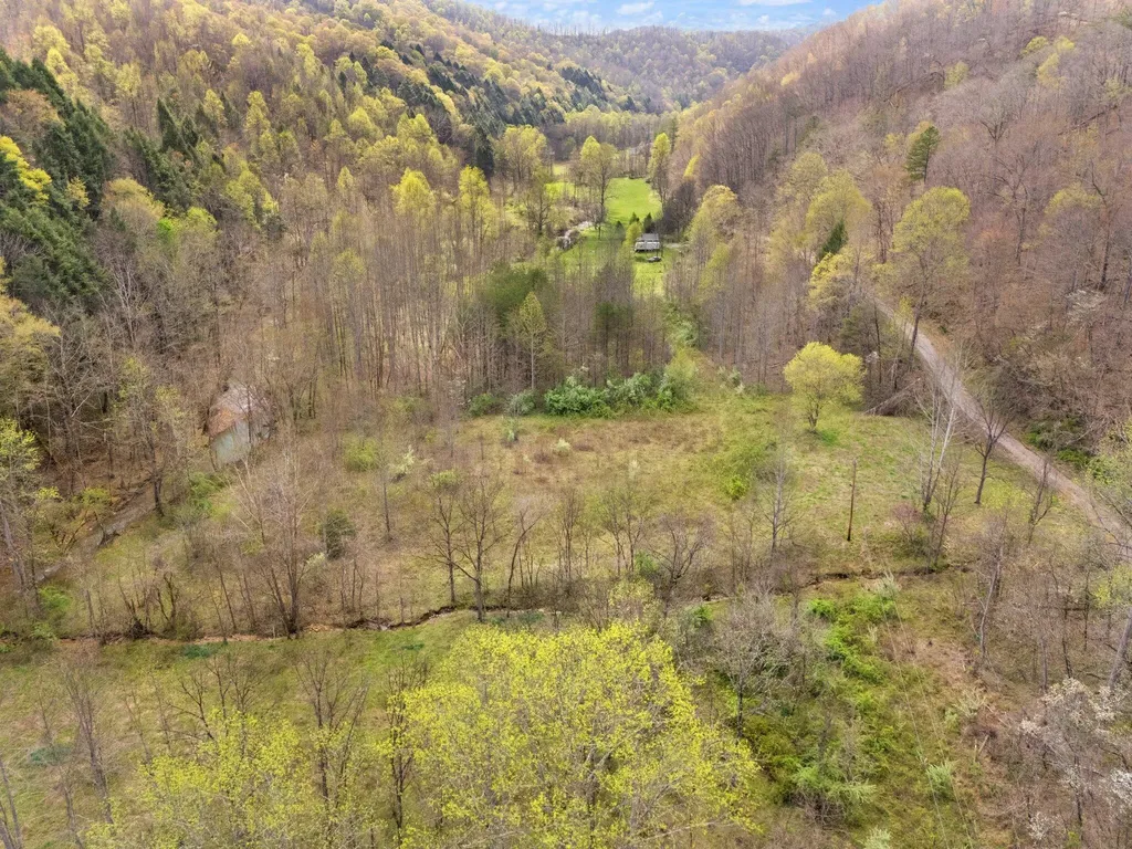 750 Gilbert's Creek Road Big Creek KY 40914