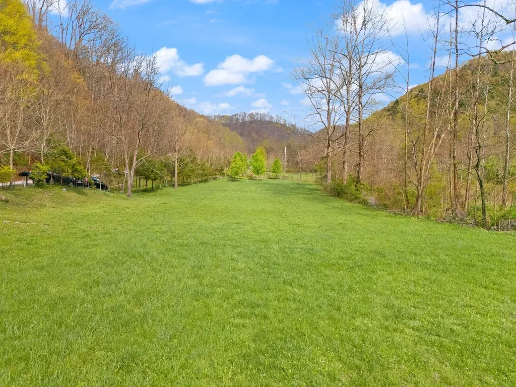 750 Gilbert's Creek Road Big Creek KY 40914