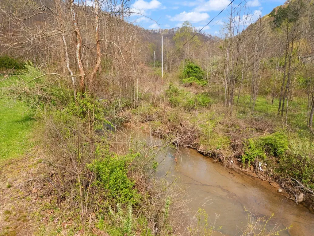 750 Gilbert's Creek Road Big Creek KY 40914