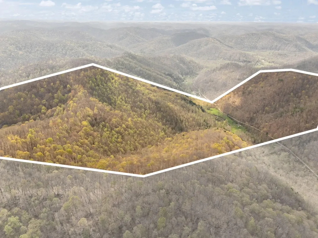 750 Gilbert's Creek Road Big Creek KY 40914