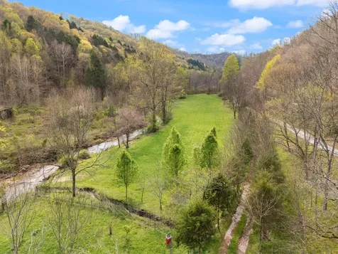 750 Gilbert's Creek Road Big Creek KY 40914