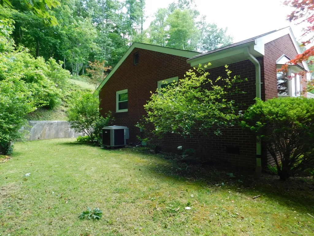 184 Meadow Drive Harlan KY 40831