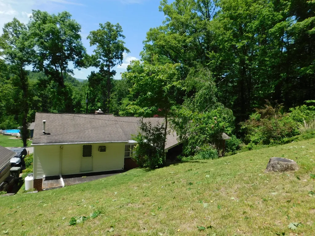 184 Meadow Drive Harlan KY 40831