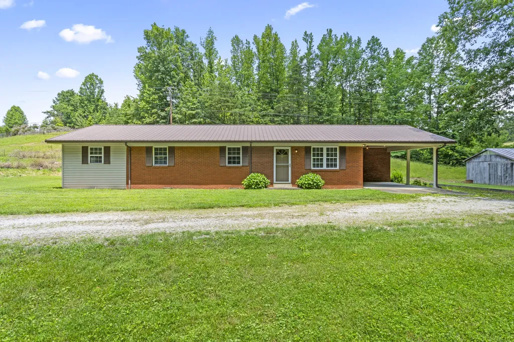 8594 Highway 705 West Liberty KY 41472