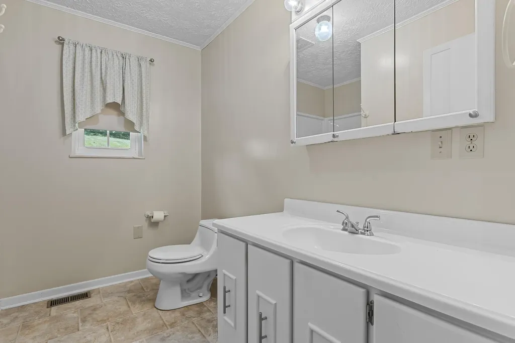 8594 Highway 705 West Liberty KY 41472