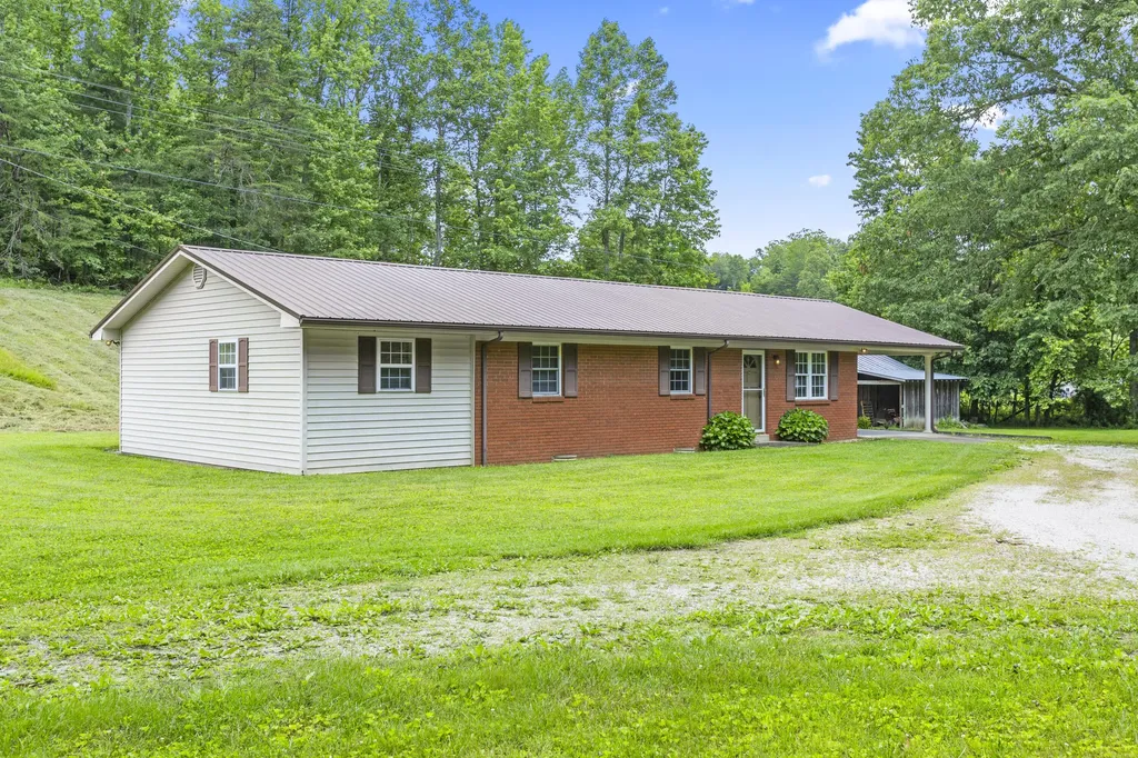 8594 Highway 705 West Liberty KY 41472