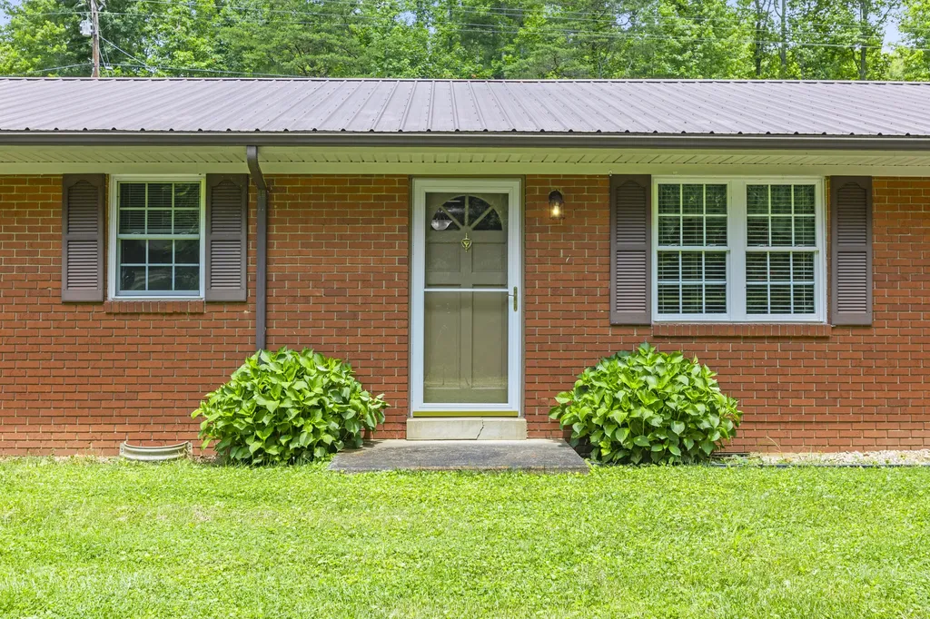 8594 Highway 705 West Liberty KY 41472