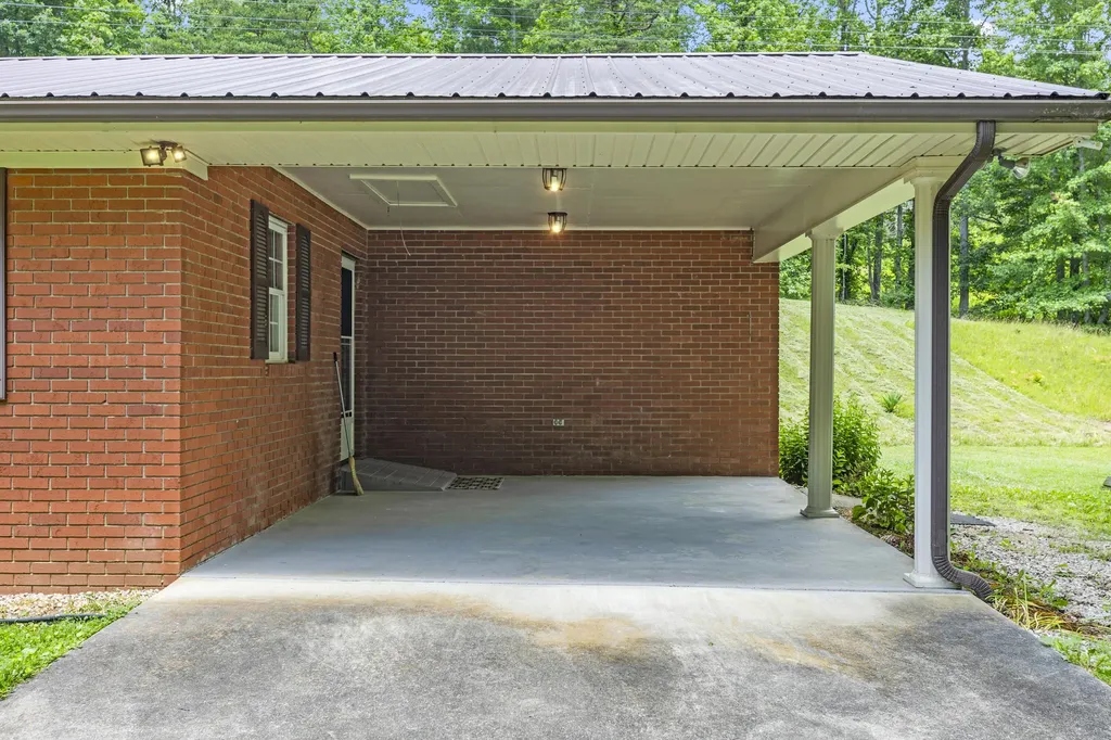 8594 Highway 705 West Liberty KY 41472