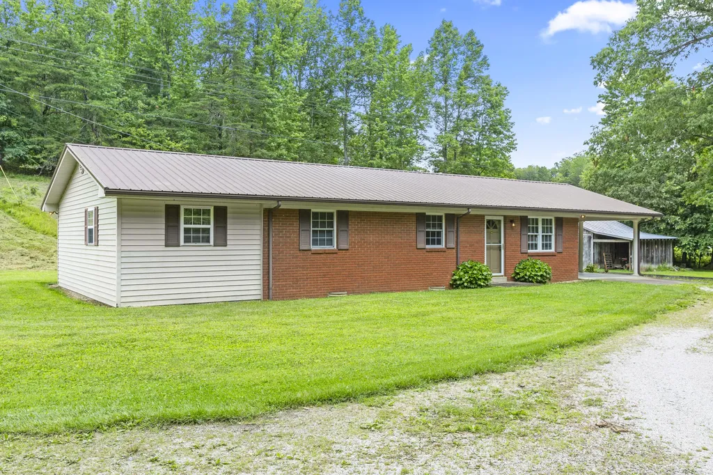 8594 Highway 705 West Liberty KY 41472