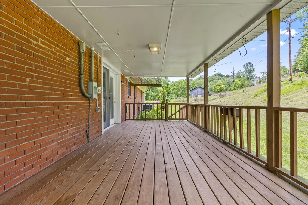8594 Highway 705 West Liberty KY 41472