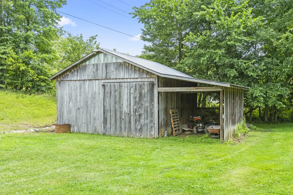 8594 Highway 705 West Liberty KY 41472