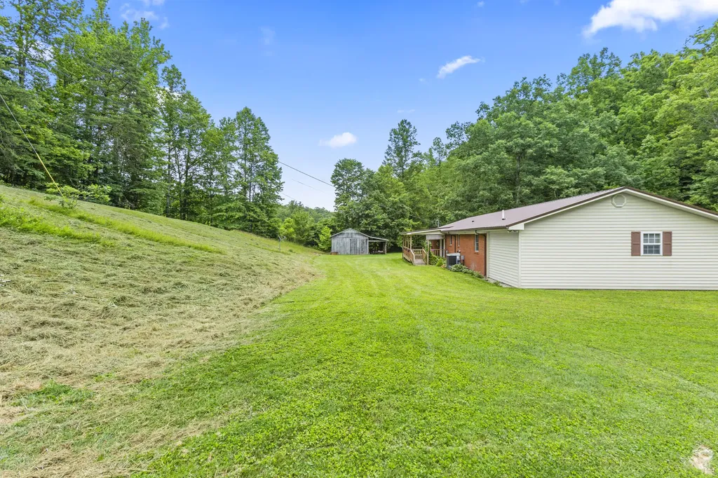 8594 Highway 705 West Liberty KY 41472