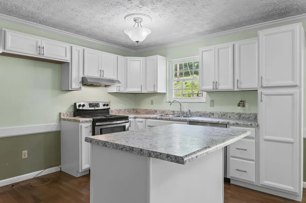 8594 Highway 705 West Liberty KY 41472